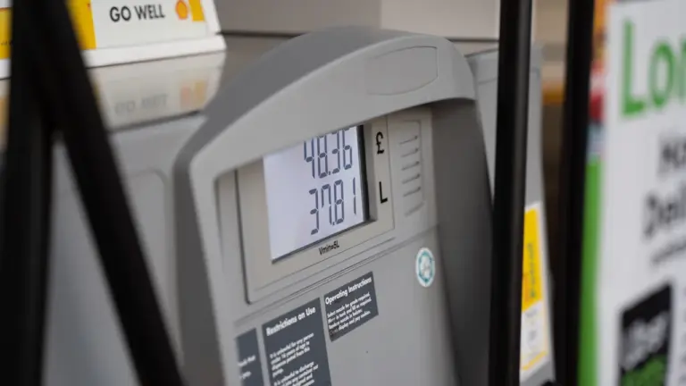 Degalų kainos prieš rugsėjį: kaip skaičiuoti 100 km