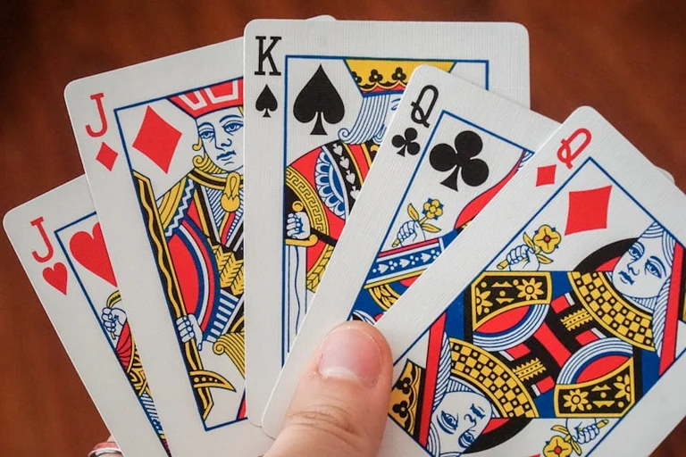 Klasikinis pasjansas grįžta be reklamų, bet lieka klausimų