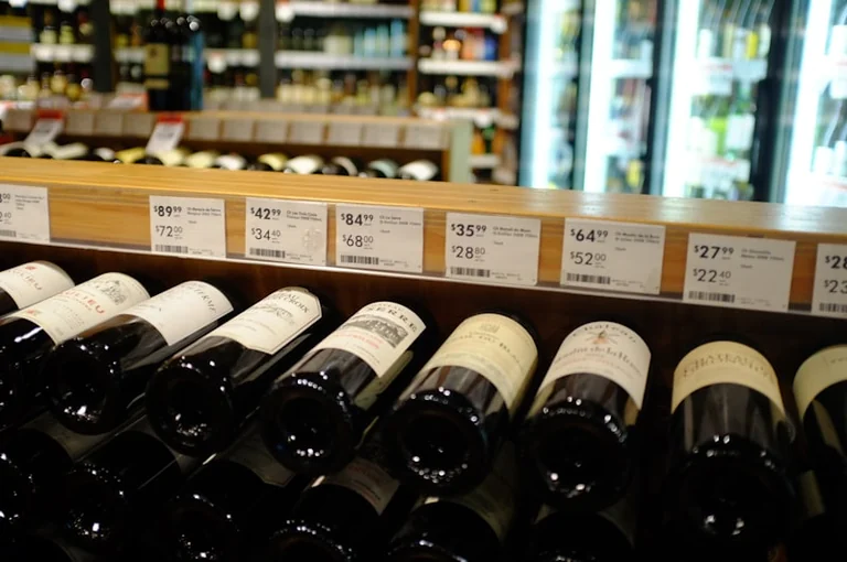 Rugsėjo 1-ąją alkoholis parduotuvėse neparduodamas: išimtis