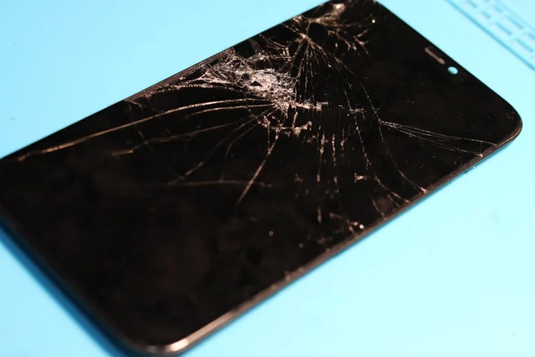 Sudužęs telefonas nereiškia prarasto eSIM numerio