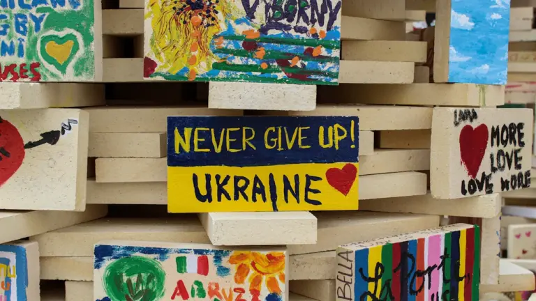 Ukrainos nepriklausomybės diena: kaip aukoti saugiai