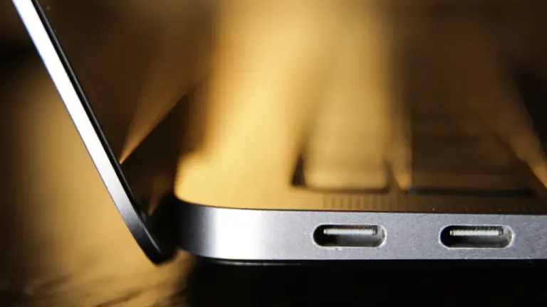USB-C nešiojamiesiems nuo 2026 m.: ką tikrinti prieš perkant